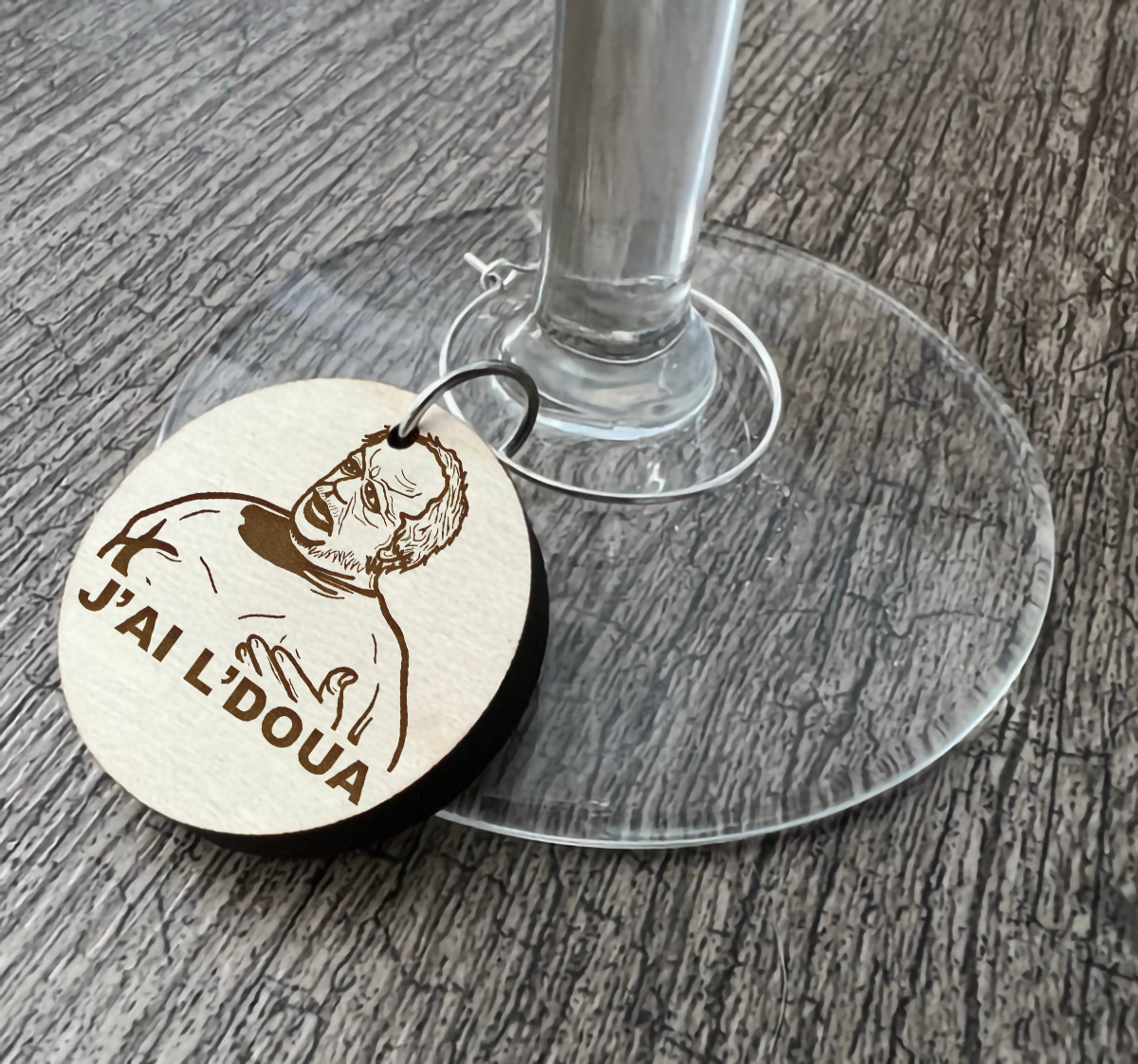 Un identificateur à coupe de vin "J'ai l'doua"