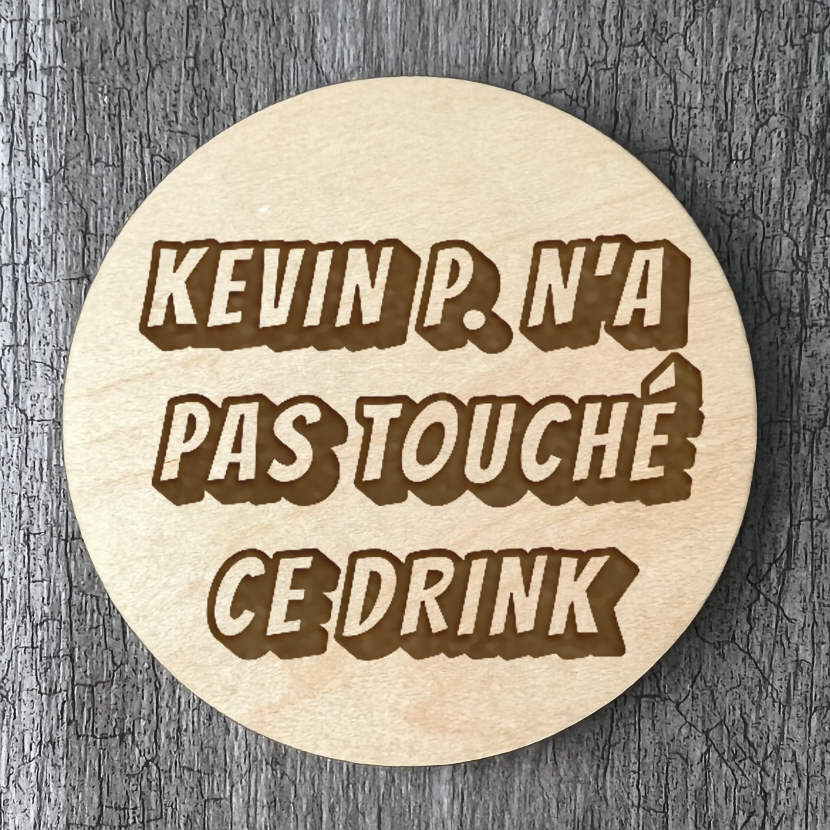 Un Sous-verres "Kevin P. n'a pas touché ce drink"