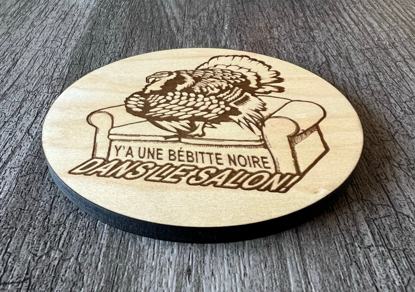 Sous-verres "Y'a une bébitte noire dans le salon"