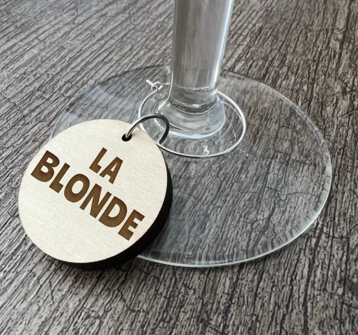Un identificateur à coupe de vin "La Blonde"