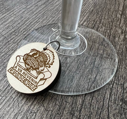 Un identificateur à coupe de vin "A va revenir la dinde noire"