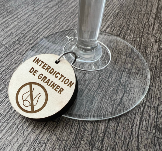 Un identificateur à coupe de vin "Interdiction de grainer"