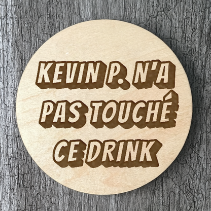 Un Sous-verres "Kevin P. n'a pas touché ce drink"