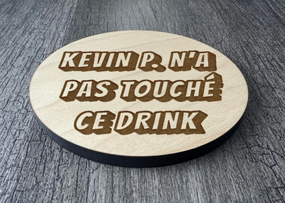 Un Sous-verres "Kevin P. n'a pas touché ce drink"